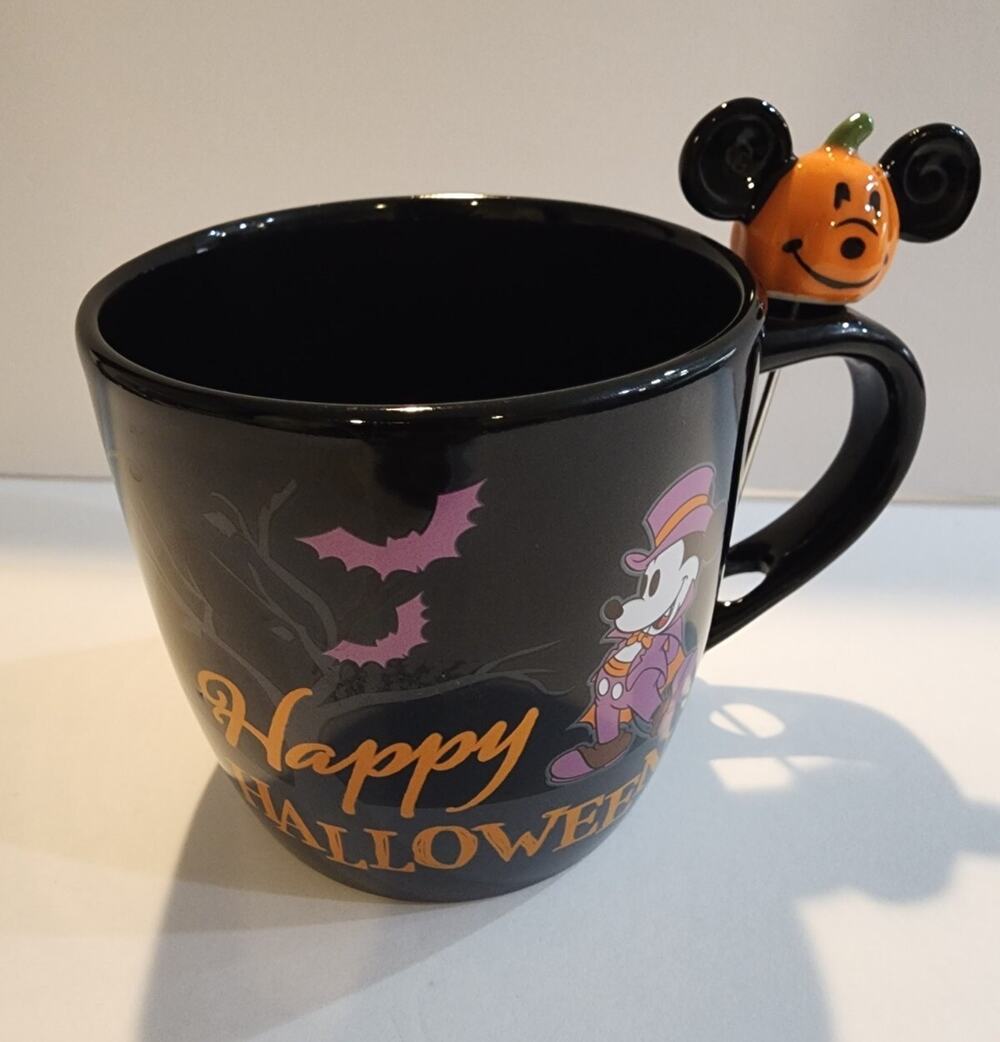 DISNEY Mickey And Friends Happy Halloween Creepy Black Mug Pumpkin Stirrer